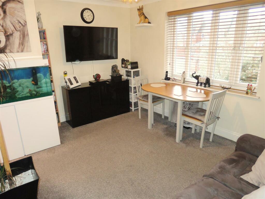 Lounge 1