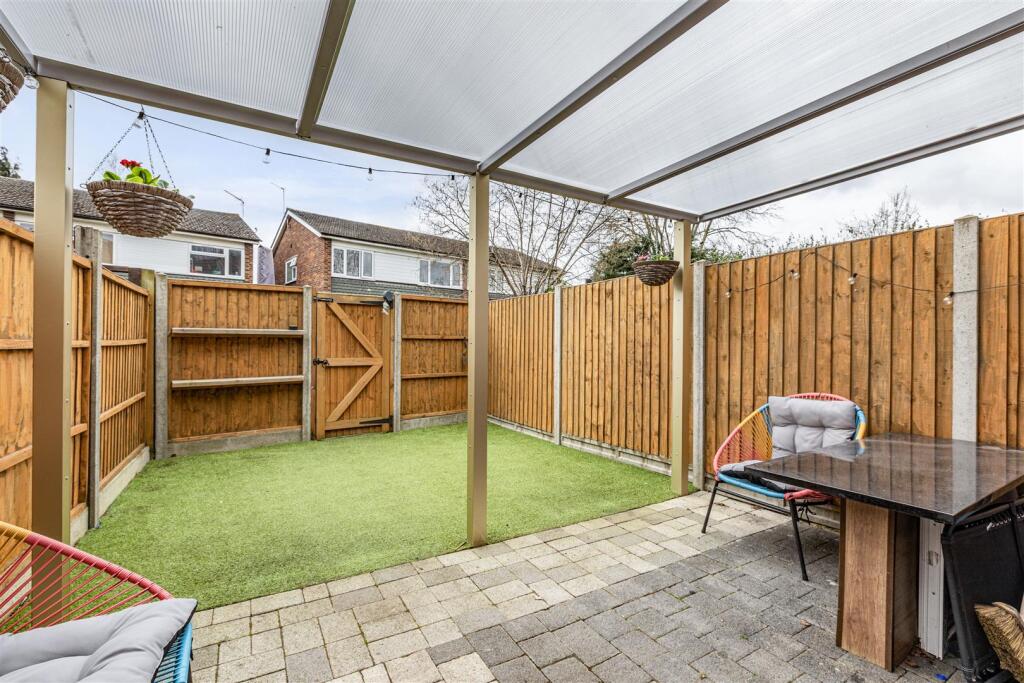 57 Monks Crescent, Addlestone, KT15 1UX - 13.jpg