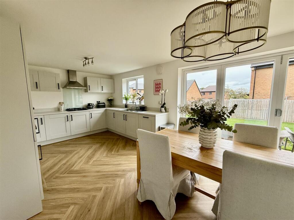 KITCHEN &amp; DINING AREA