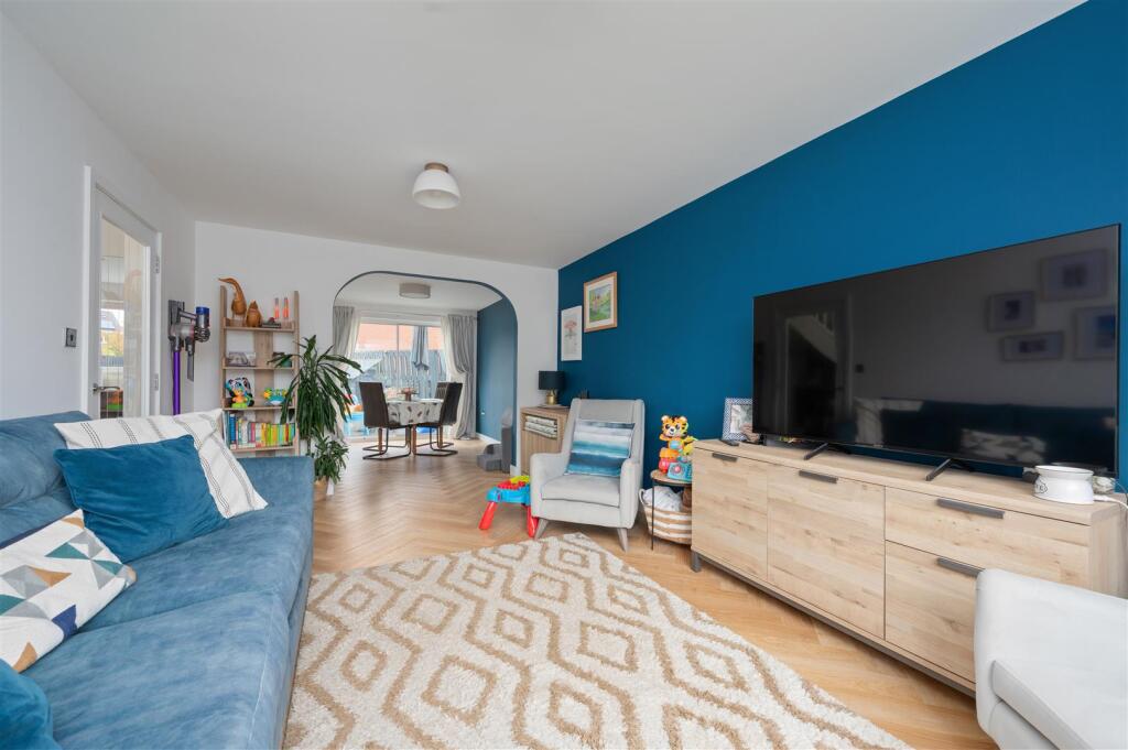 17KingsDrive009.JPG