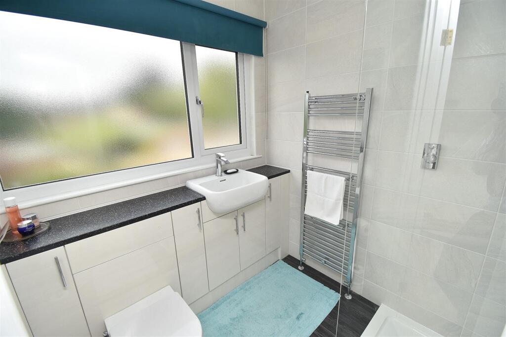Ensuite.JPG