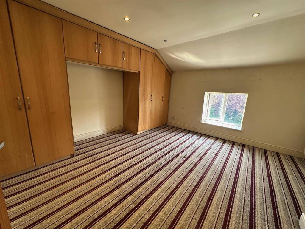 Bedroom 1.jpg