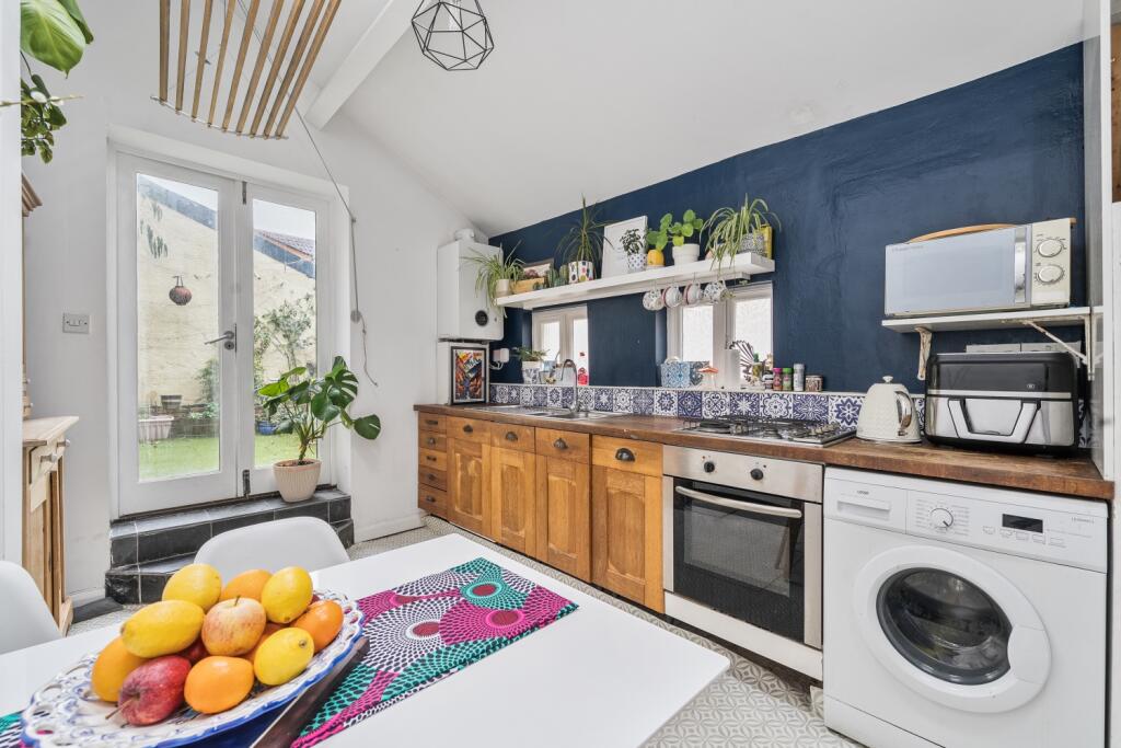 1371507-12-6914a8b658438