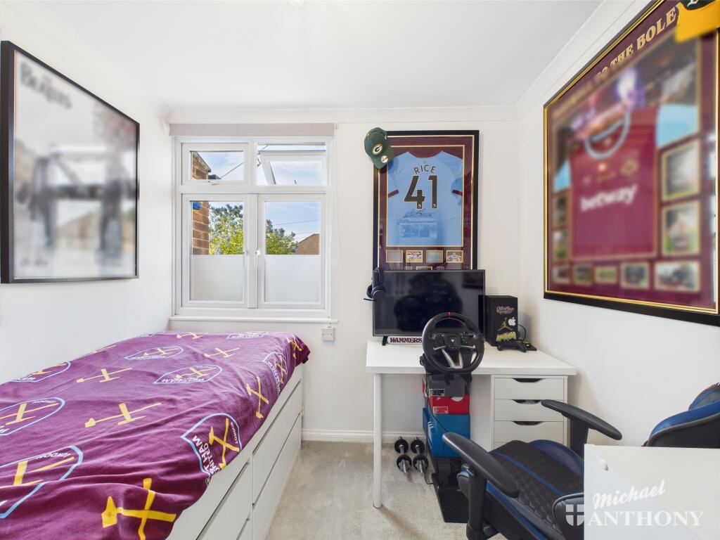 CAM02773G0-PR0290-STILL001