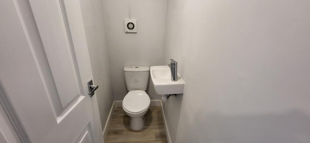 Cloakroom/wc