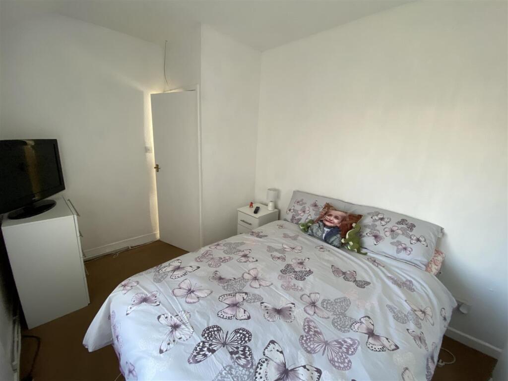 Bedroom no.1 rear double: