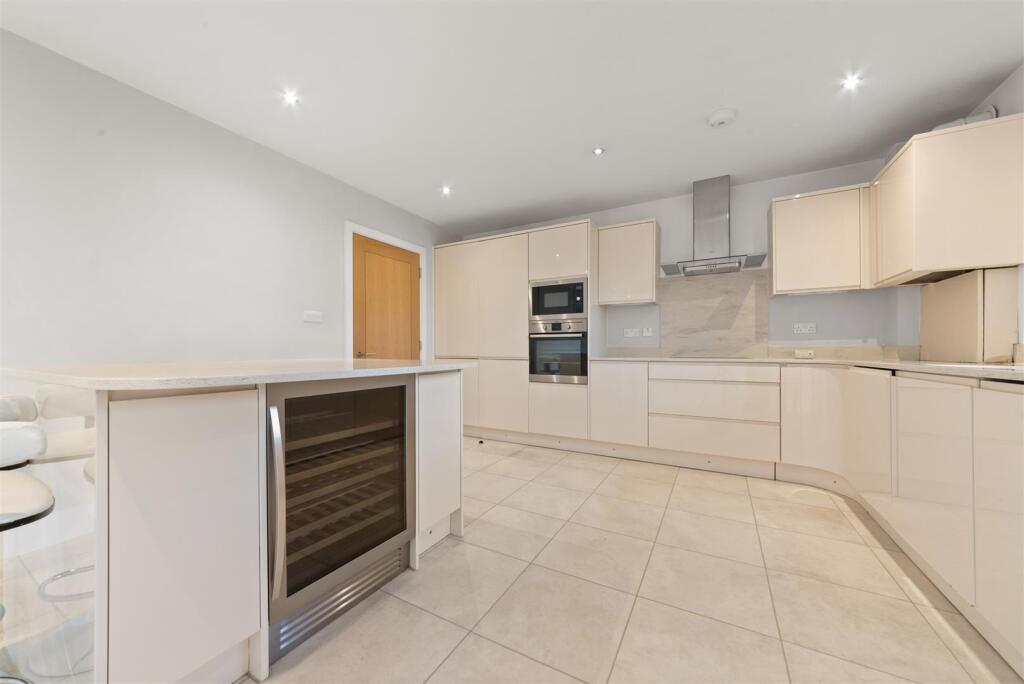 Apartment 4, The Edge 14.jpg