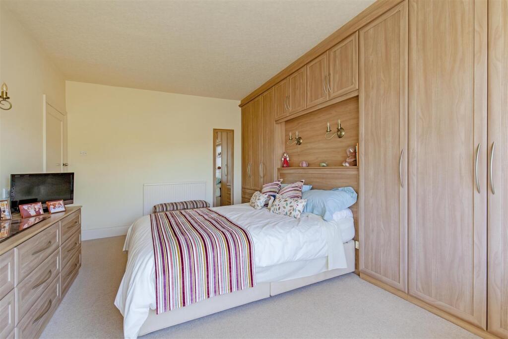Bedroom 1-2.jpg