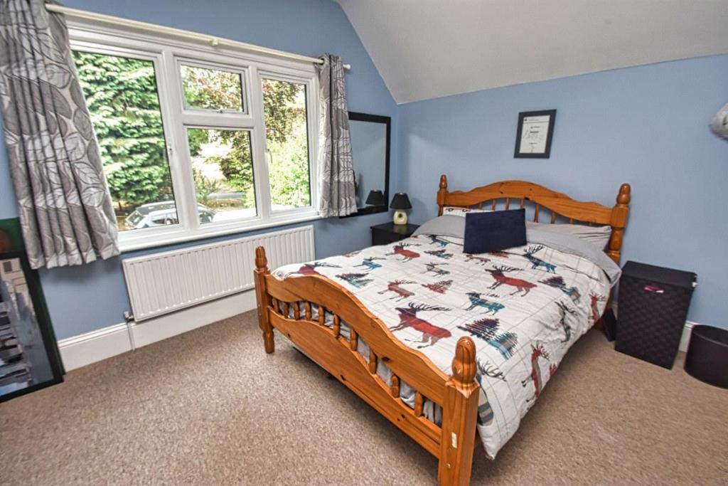 bedroom bottom left 2.jpg