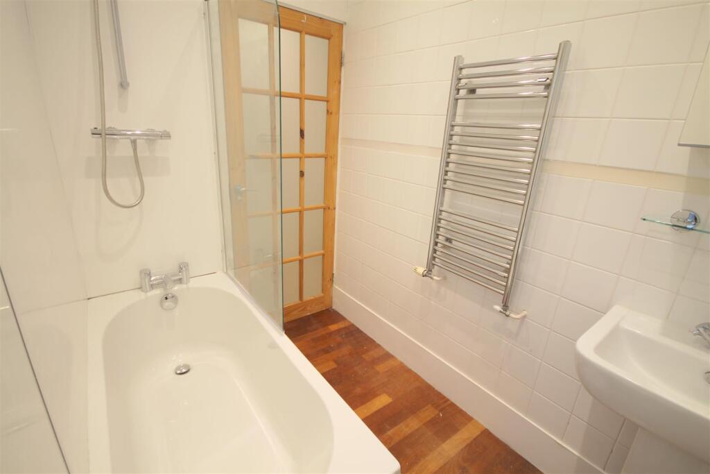 NS Bathroom 1.JPG
