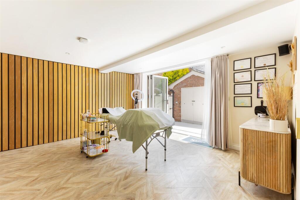 94088_8 Steadings Rise Mere (29).jpg