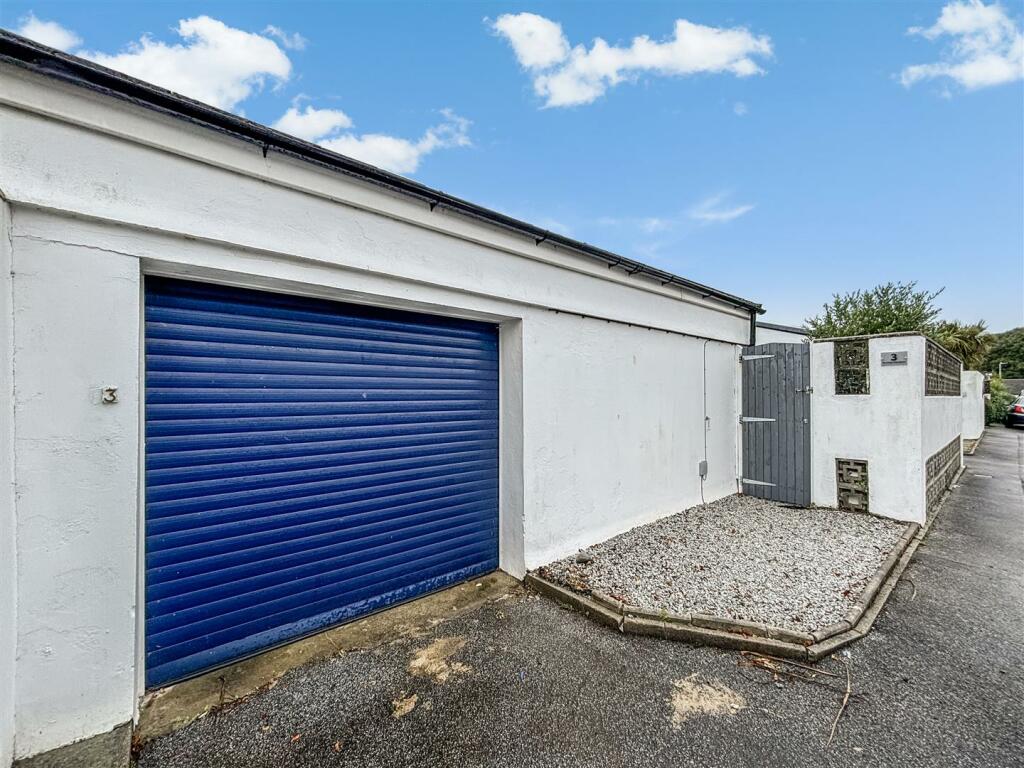 Garage.jpg