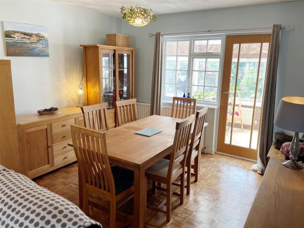 Dining Area 1.JPG