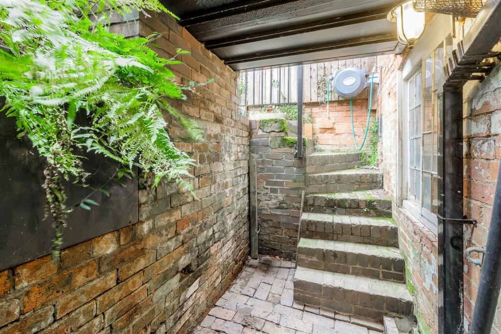 28 Coleshill Road, Atherstone