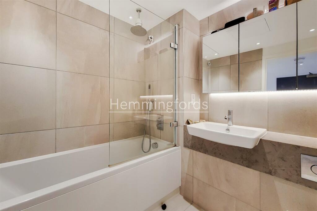 5_Bathroom-0.jpg