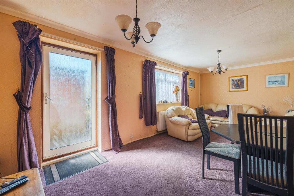 49 Frobisher Rd-12.jpg