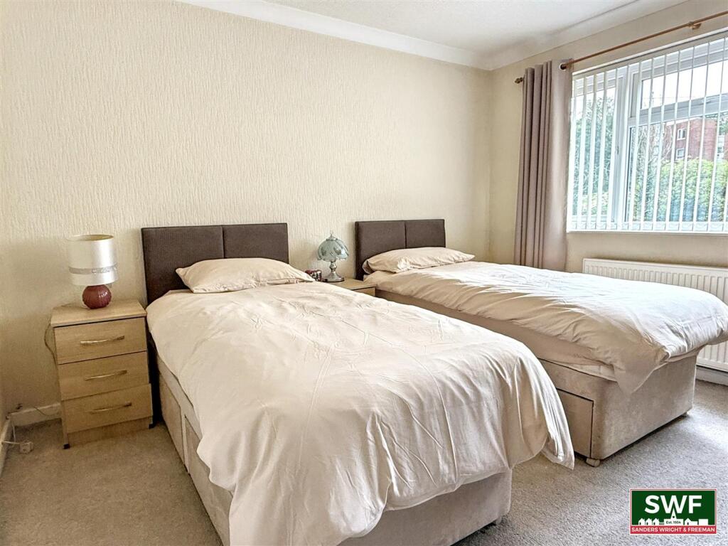 bed2.jpg