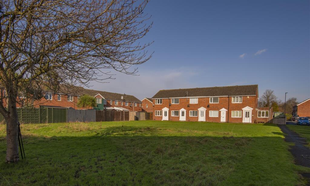 7 Vavasour Court-4.jpg