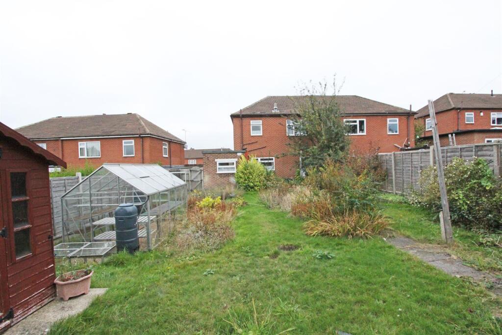 IMG_6556 garden rear.jpg