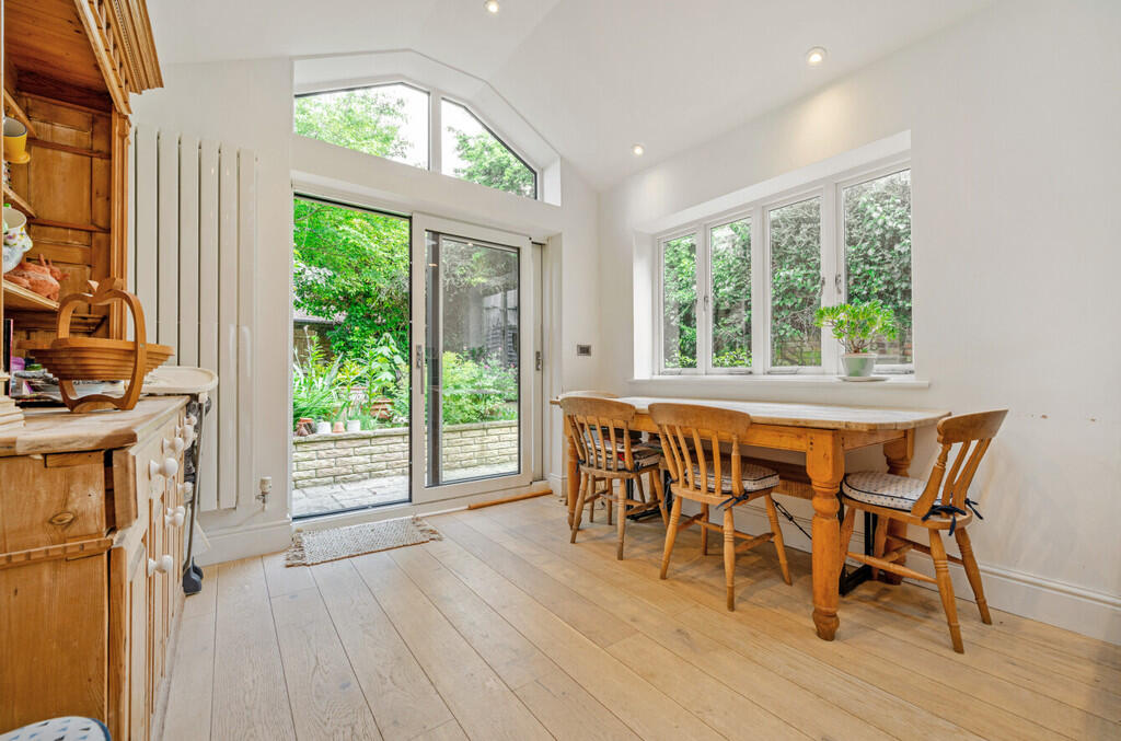 1300243-8-683dd28...