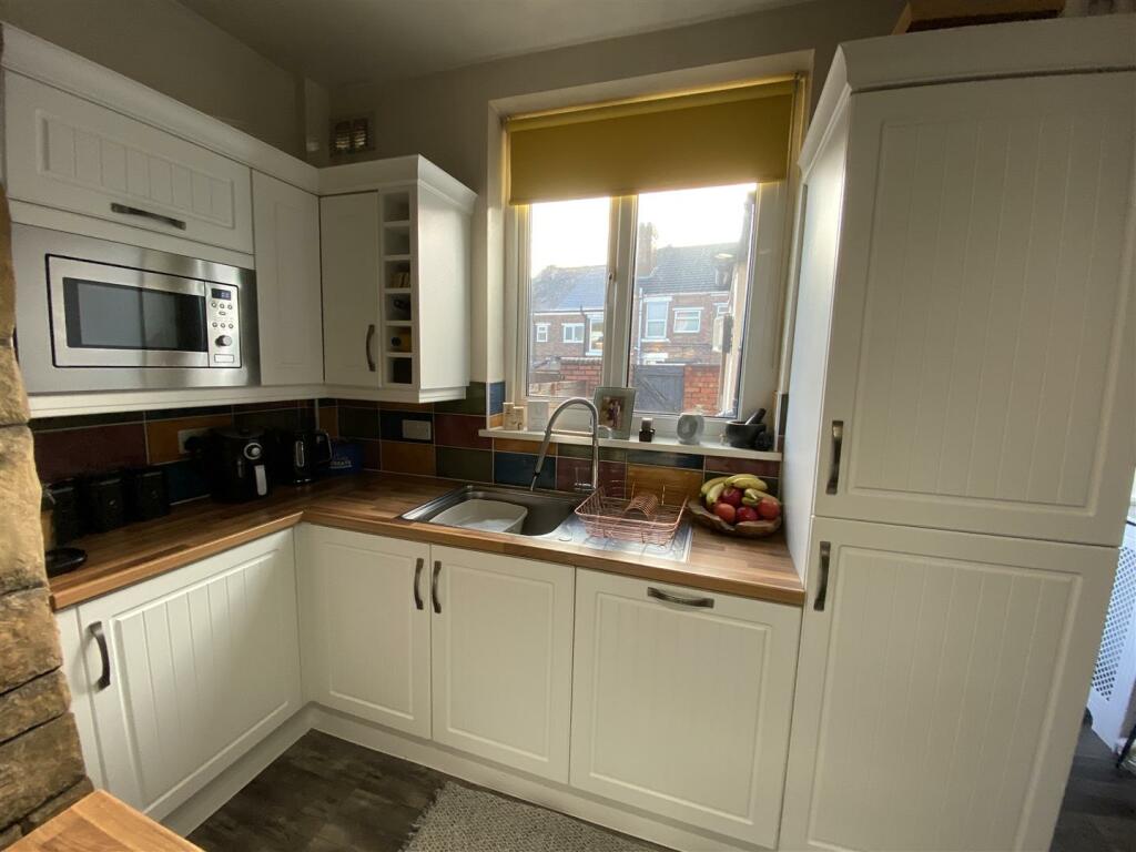 Kitchen: