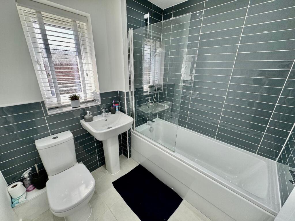 BATHROOM/W.C.