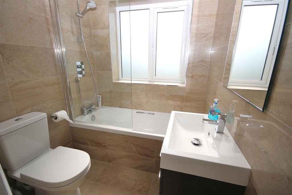 LUXURY FULLY TILED BATHROOM: