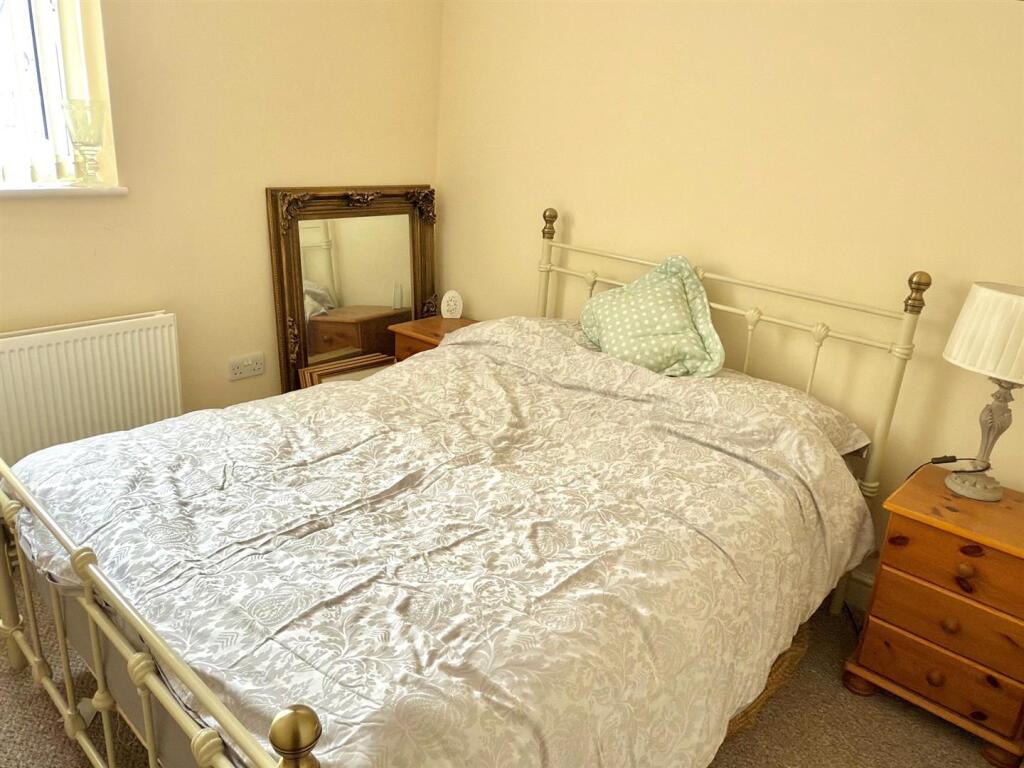 BED 1.jpg