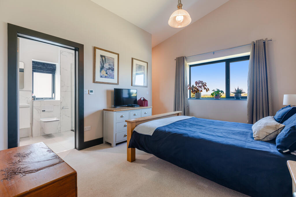 A24 - Brixton, Reeves House - 250618