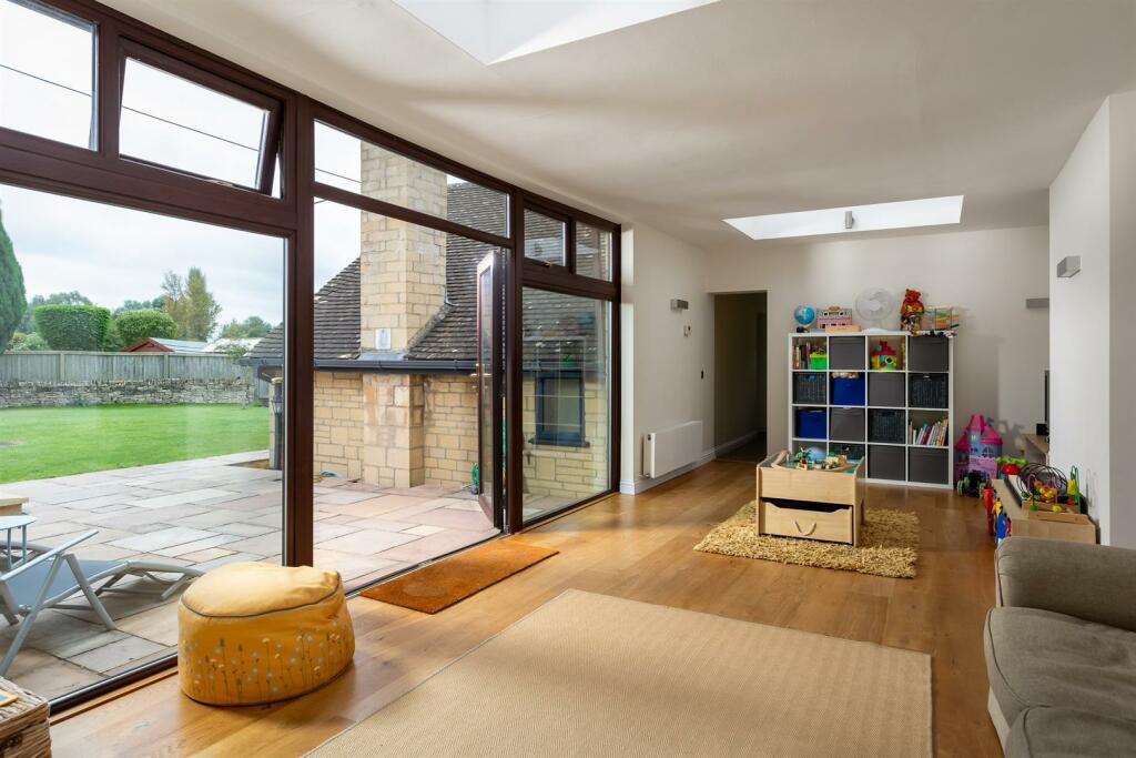 17 - The Orchard - GL7 6DU - Web.jpg