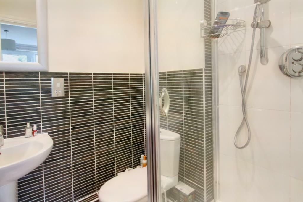EN SUITE (Portal Size).JPG