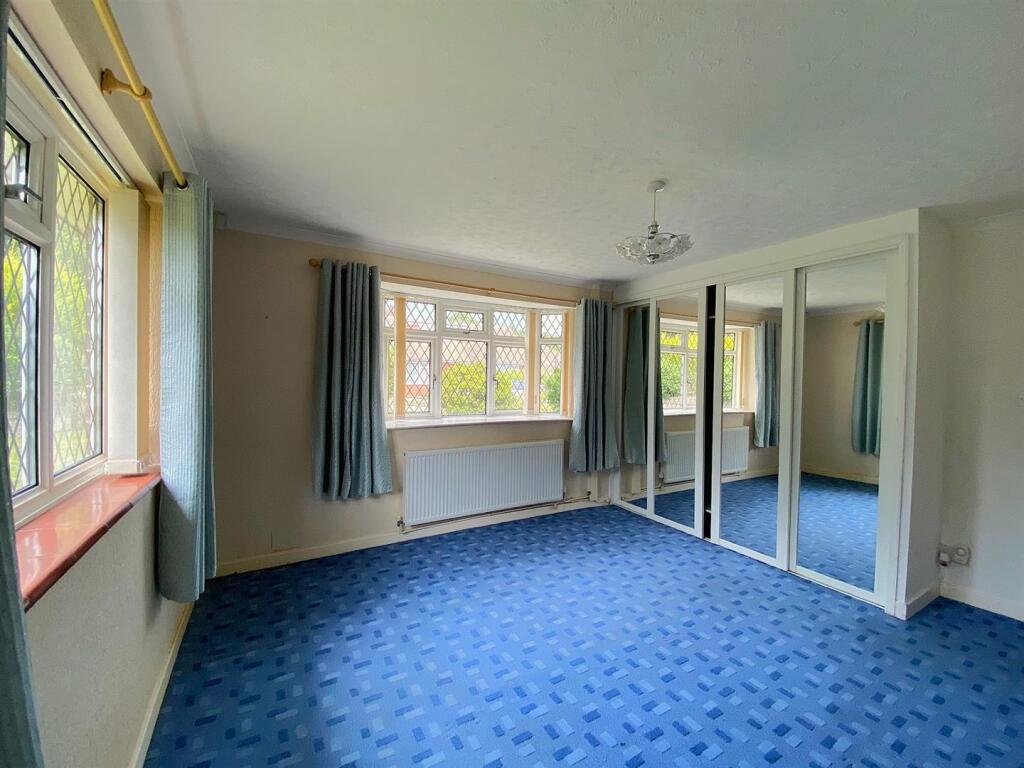 14 Ravens Close - Bed1A.jpg