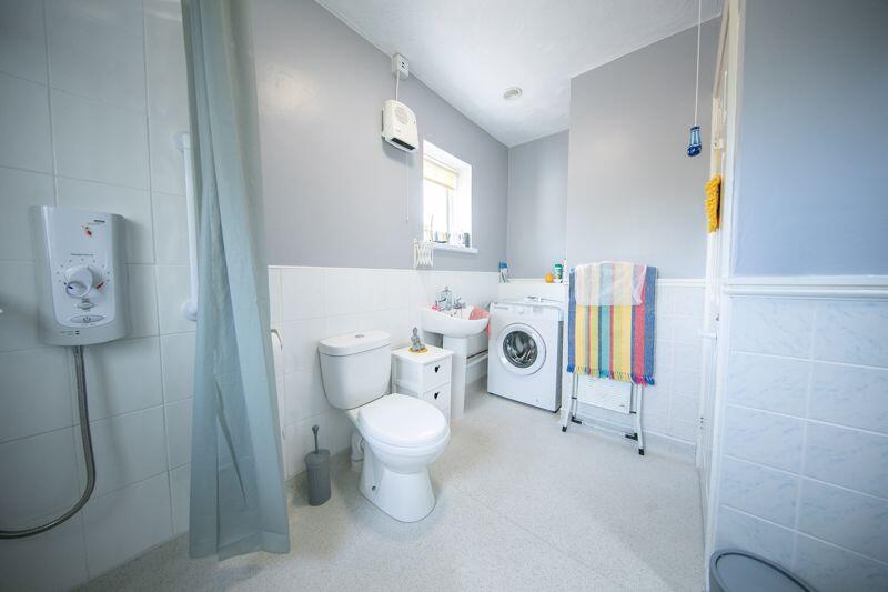 Shower room &amp; utilities space