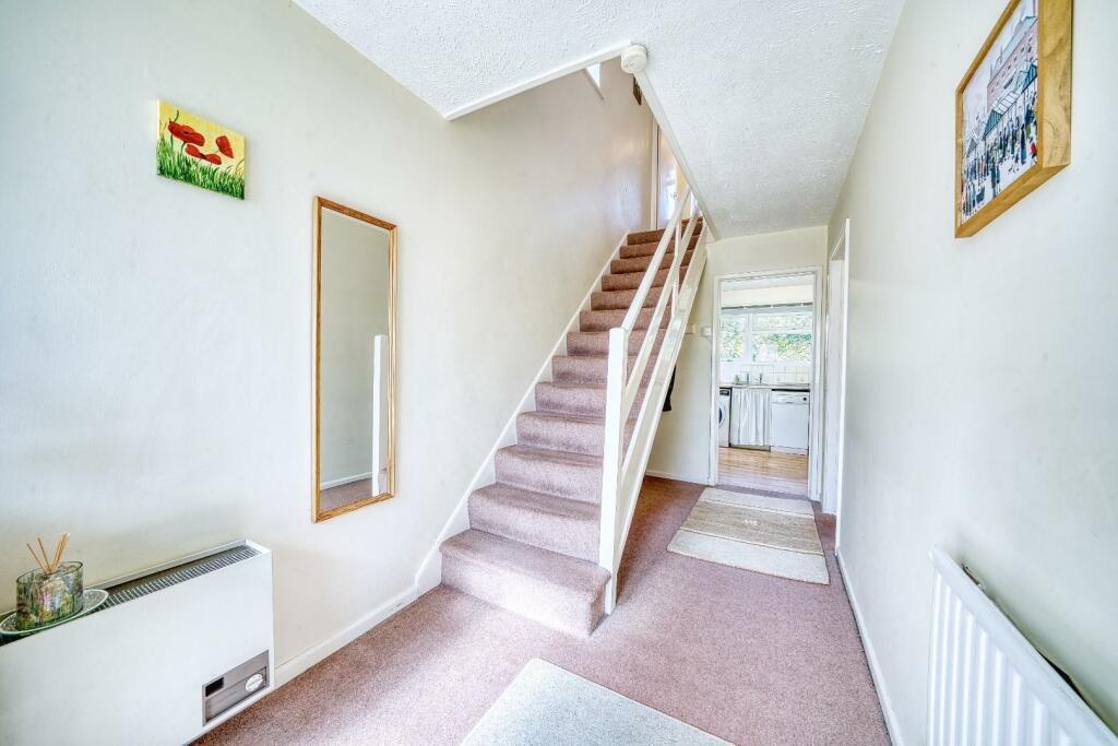 6 - entrance hall.jpeg
