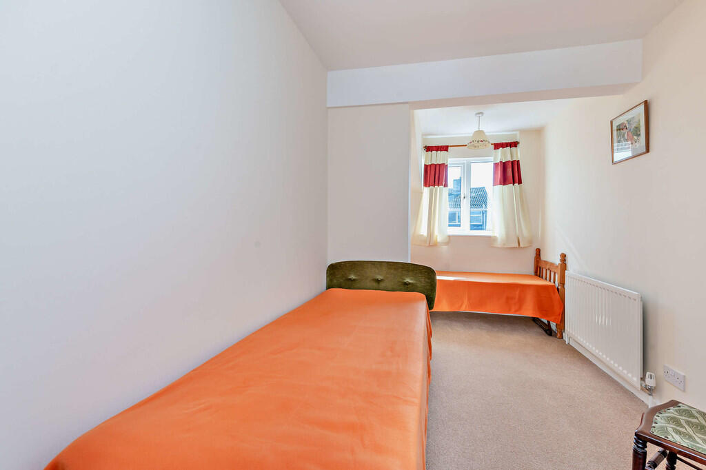 8640619-interior0...