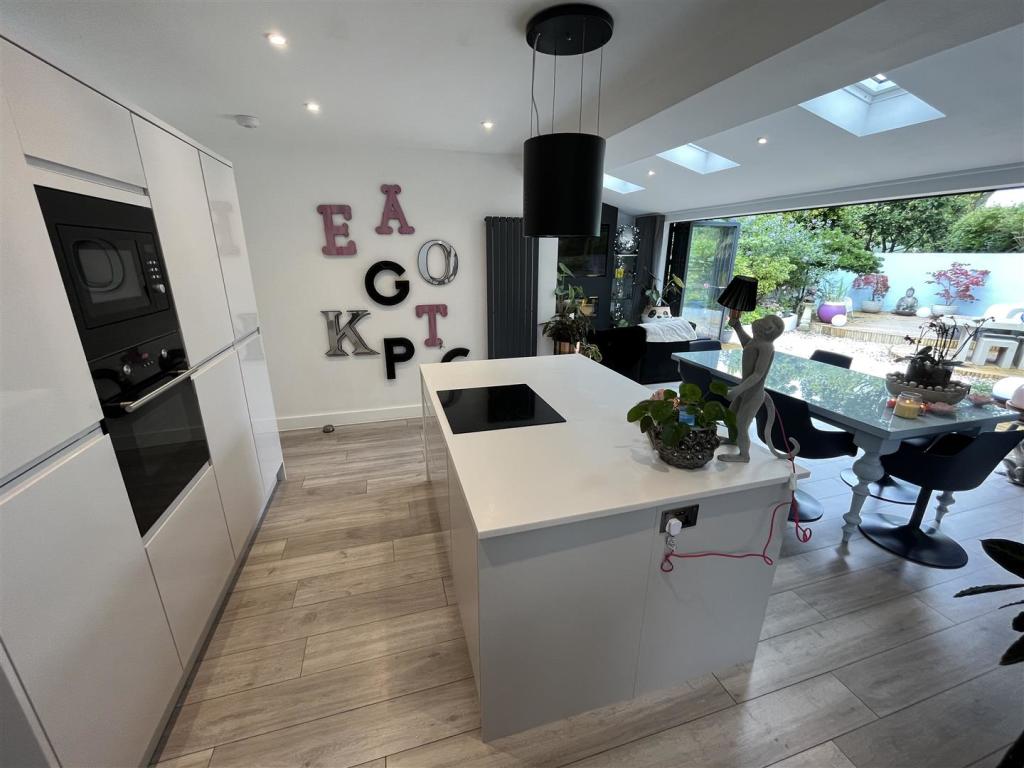 Live In Dining Kitchen 3