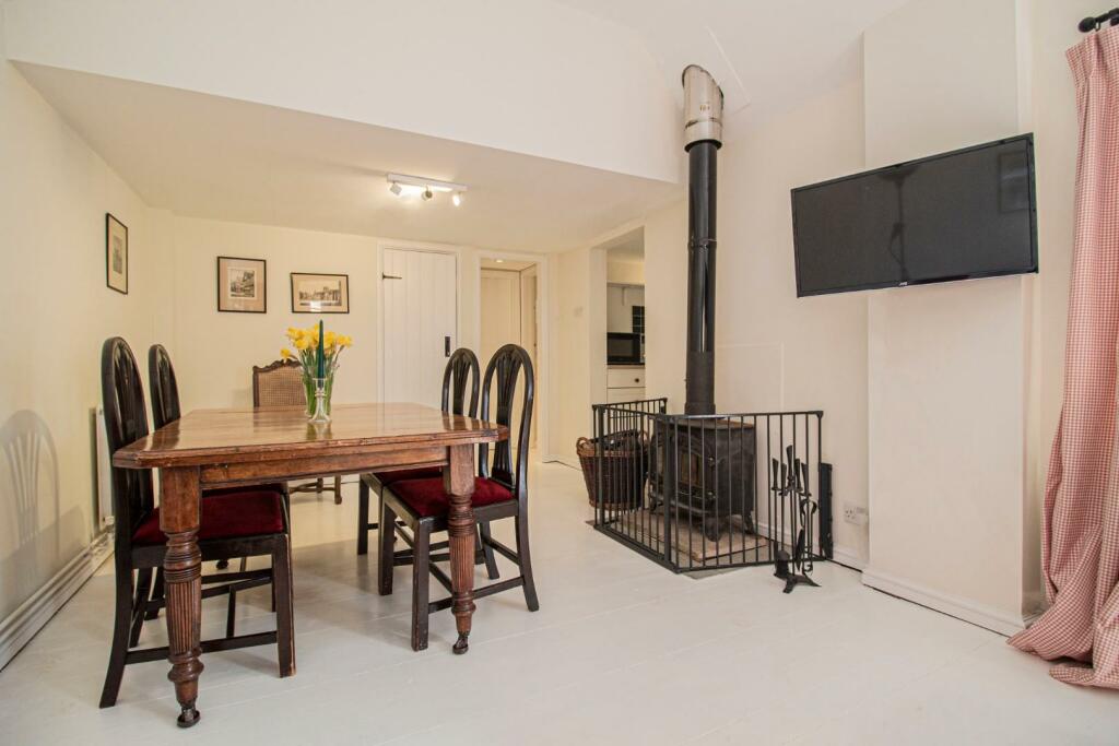 Potash Farmhouse Cottage [Dining Room Area] 01.jpg