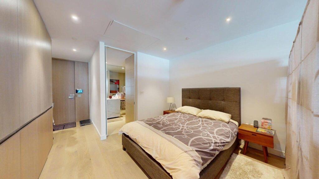Bedroom at 10 Park Drive for Sale by Barrain Londo