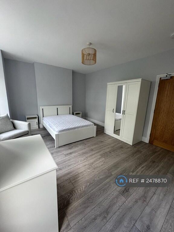 Bedroom 5 (Very Spacious Room)