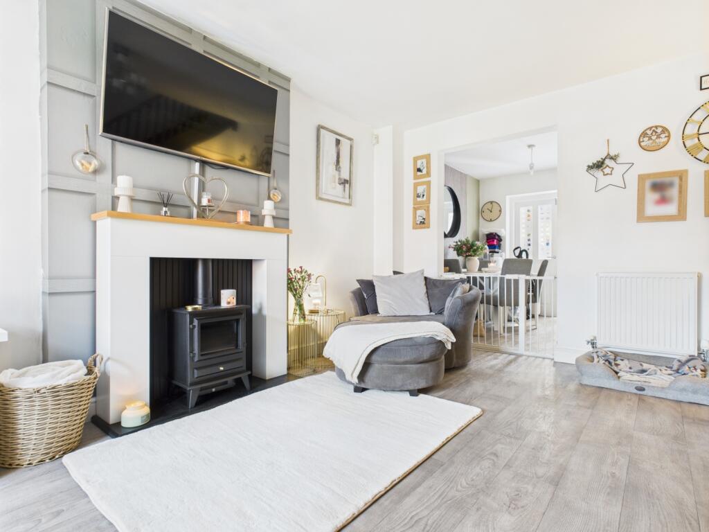 CAM03729G0-PR0099-STILL016