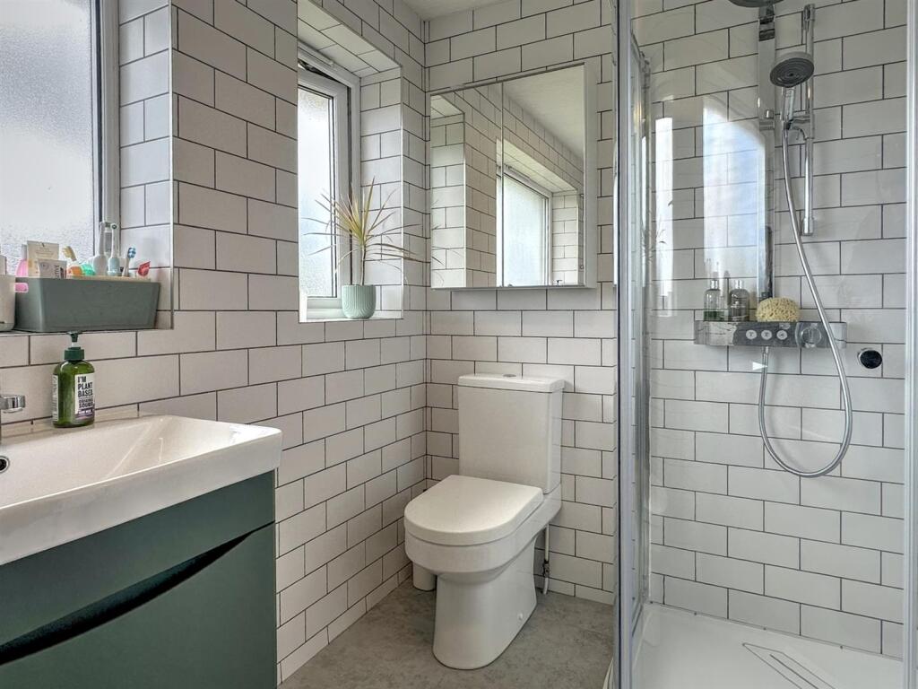 BATHROOM/WC