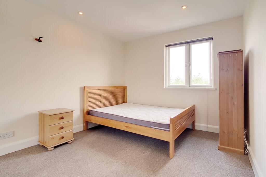 11_Master_Bedroom_2