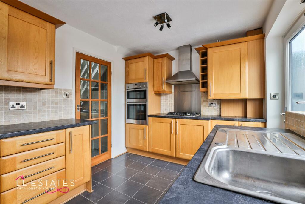 83 Llandaff Drive-11.jpg