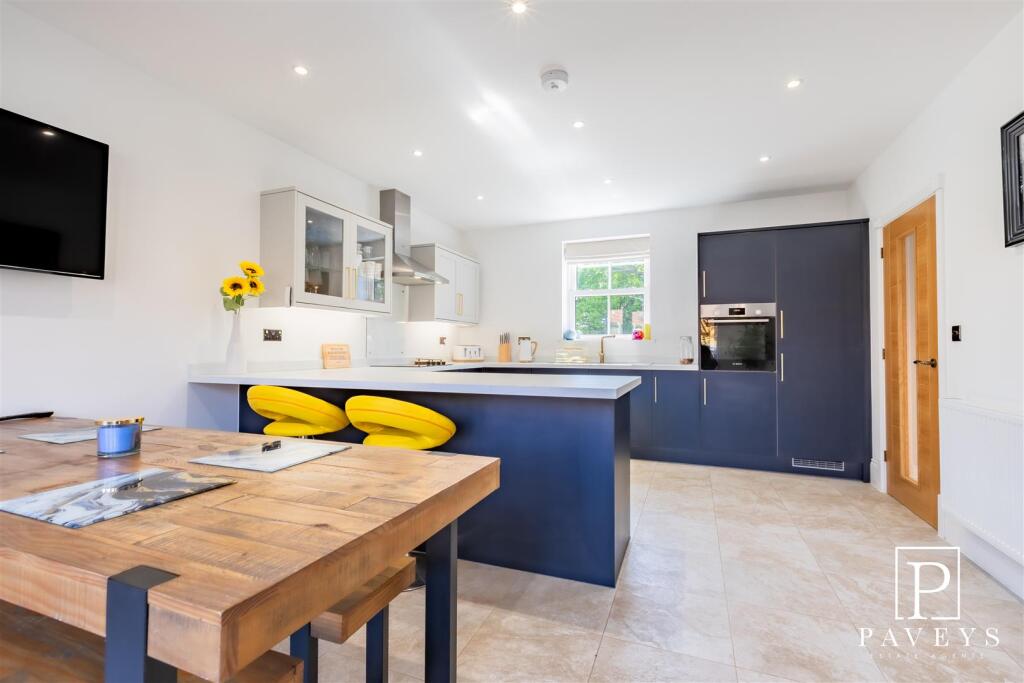 KITCHEN DINER