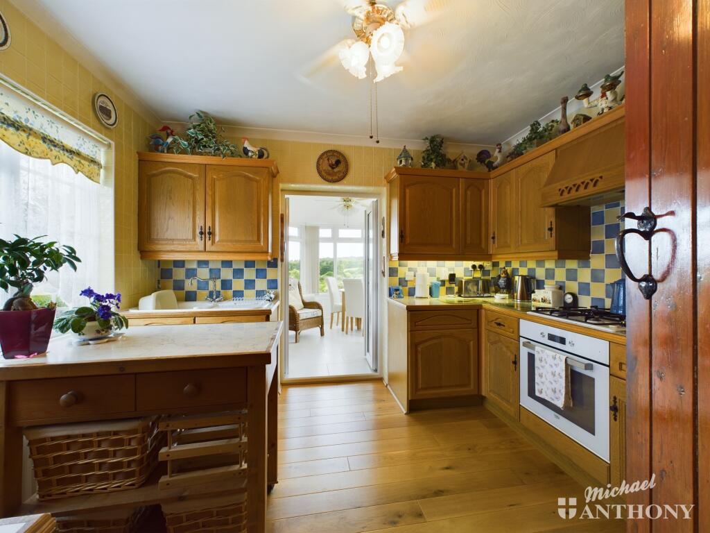 CAM02773G0-PR0132-STILL010