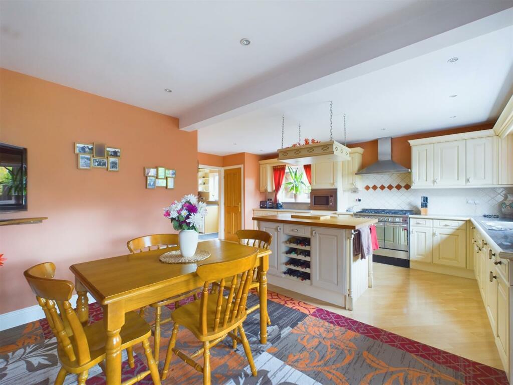Kitchen Diner.jpg