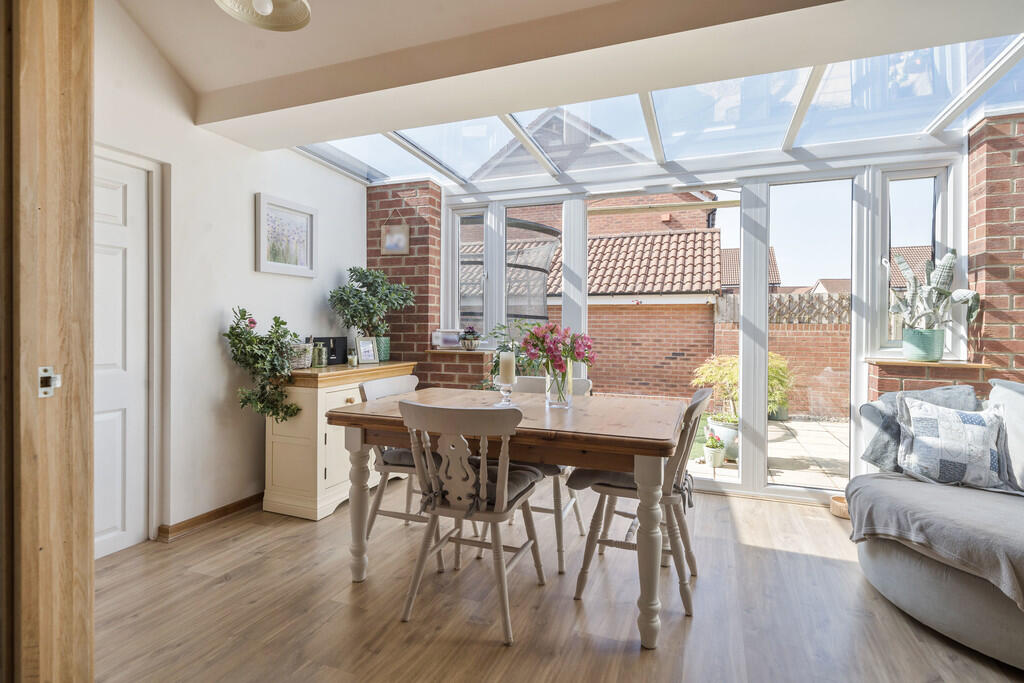 1296998-6-682c4a8...