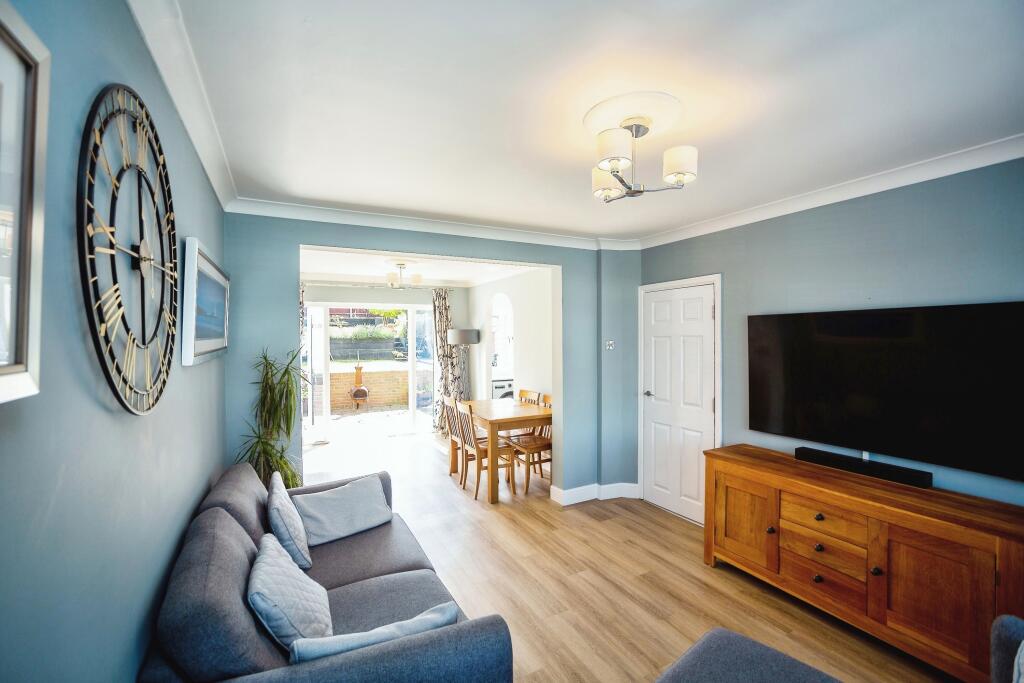 Lounge/Dining Room