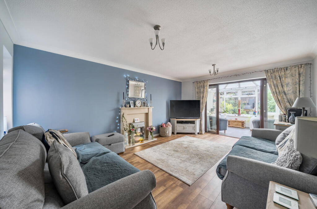 1371505-10-6904db...