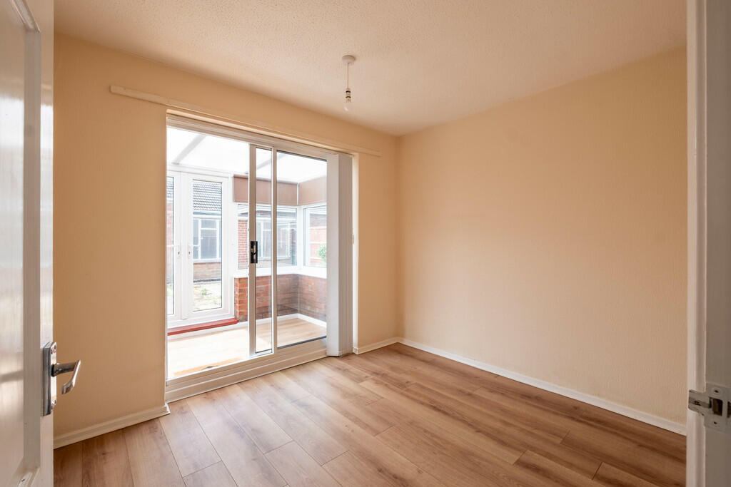 Second bedroom wi...